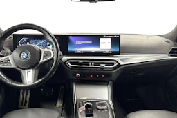 Sininen BMW 330 2023 kuva 7.