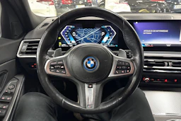 Sininen BMW 330 2023 kuva 11.