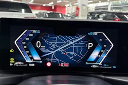 Sininen BMW 330 2023 kuva 12.