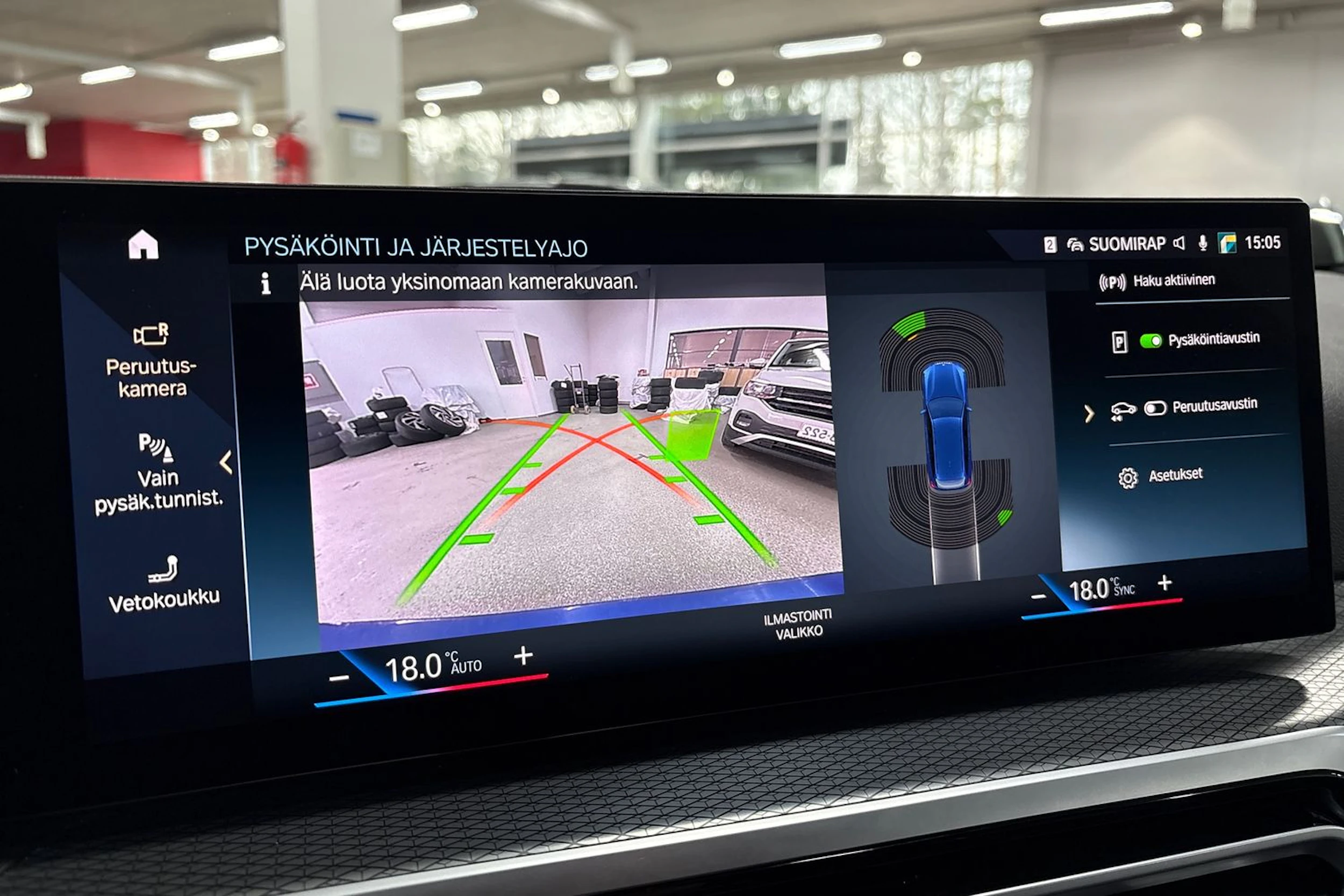 Sininen BMW 330 2023 kuva 14.