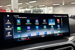 Sininen BMW 330 2023 kuva 16.