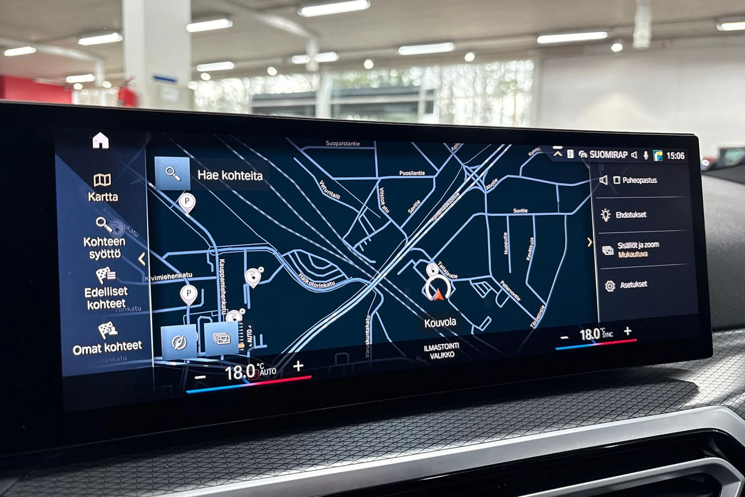 Sininen BMW 330 2023 kuva 17.