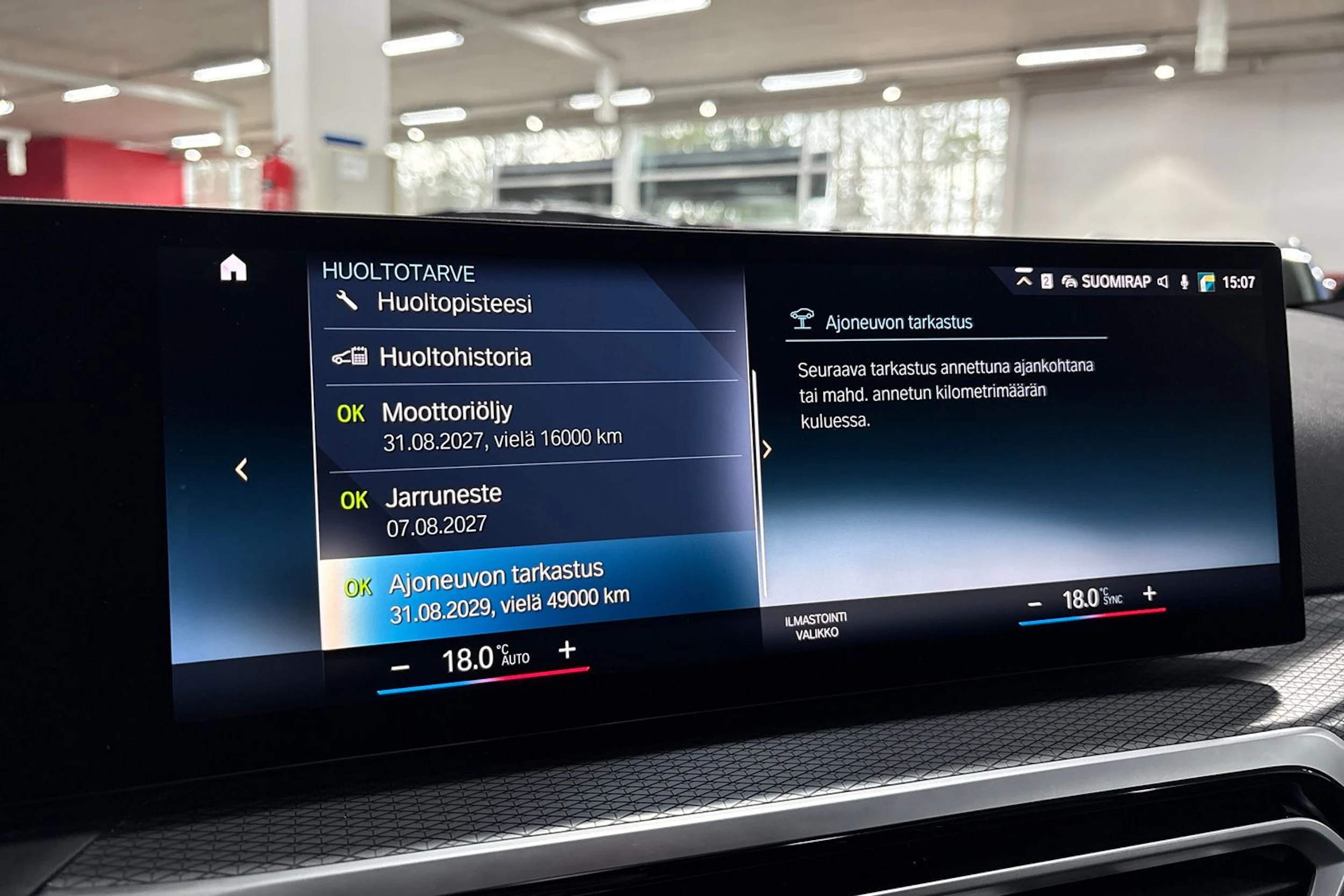 Sininen BMW 330 2023 kuva 18.