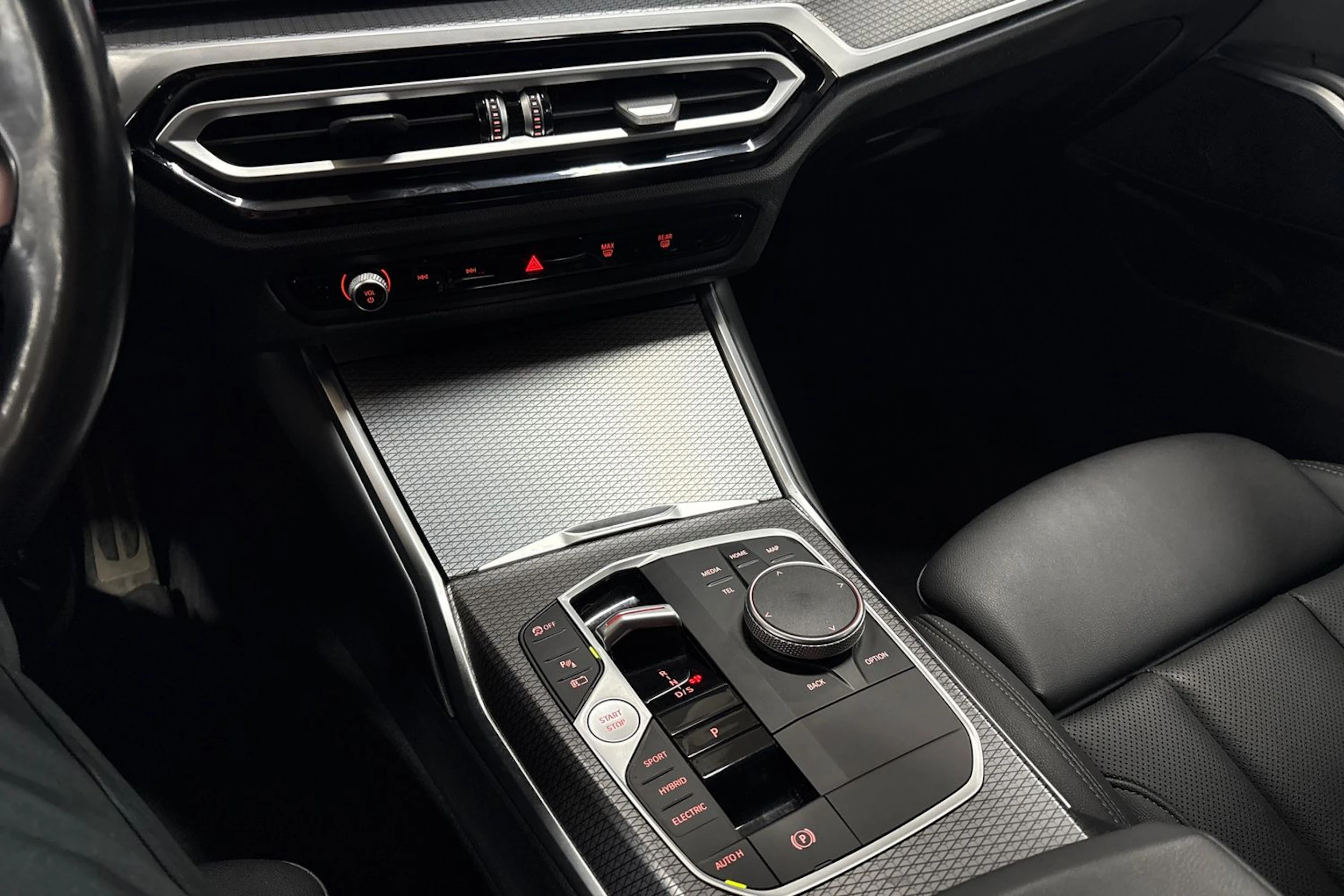 Sininen BMW 330 2023 kuva 19.