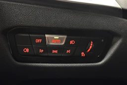 Sininen BMW 330 2023 kuva 20.