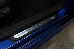 Sininen BMW 330 2023 kuva 25.