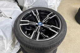 Sininen BMW 330 2023 kuva 28.