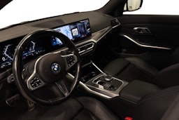 valkoinen BMW 330 2023 kuva 7.