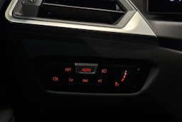 valkoinen BMW 330 2023 kuva 20.