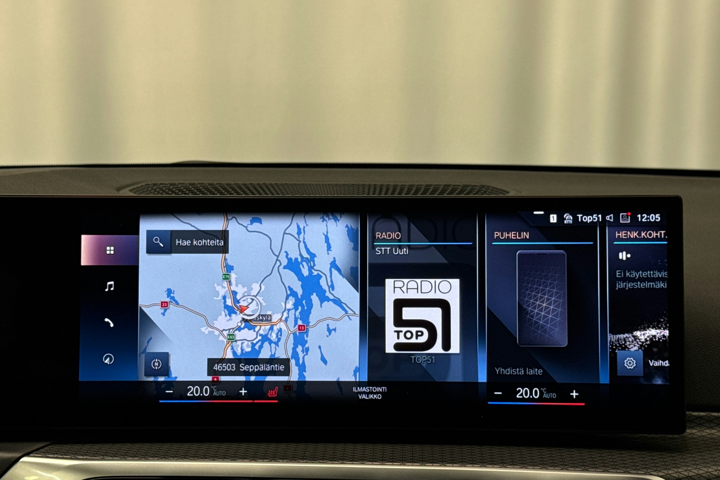 valkoinen BMW 330 2023 kuva 22.