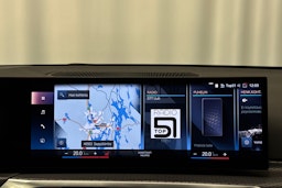 valkoinen BMW 330 2023 kuva 22.