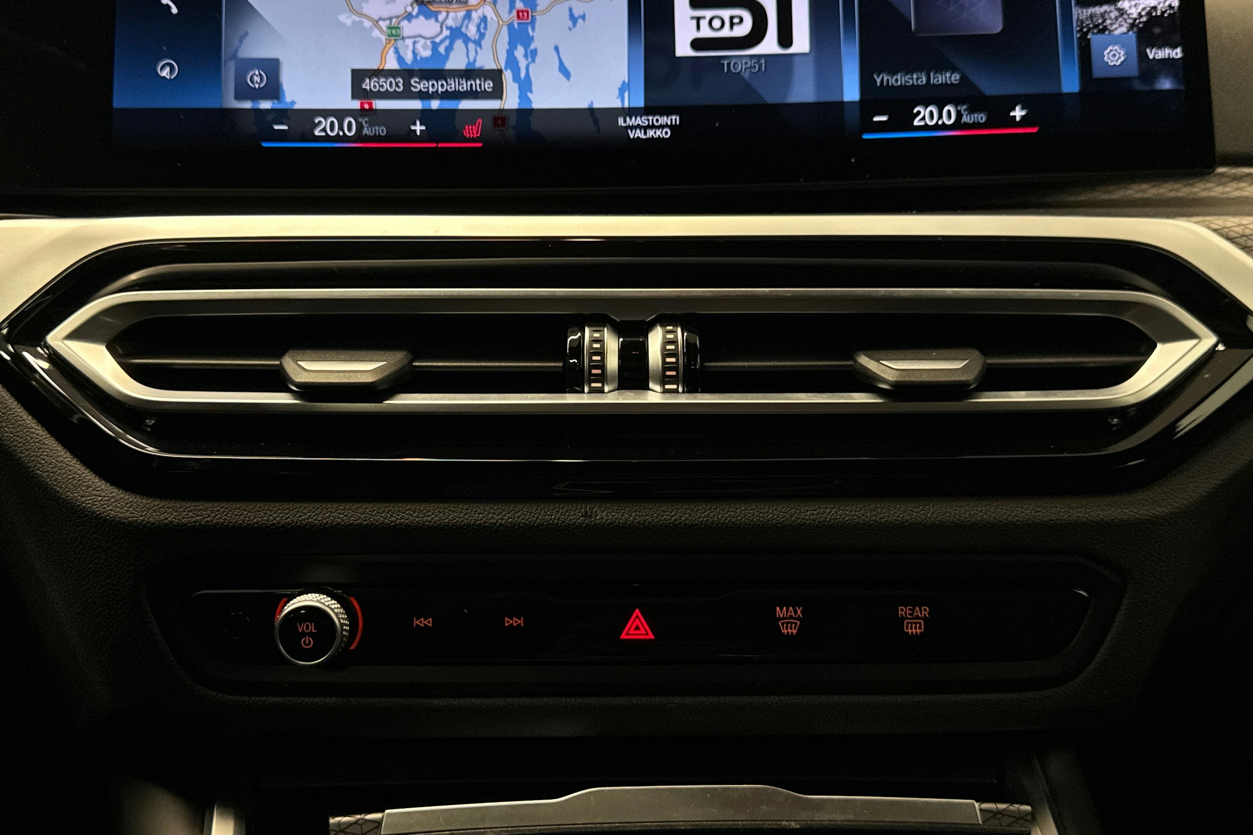 valkoinen BMW 330 2023 kuva 23.