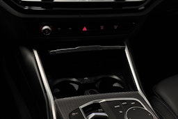 valkoinen BMW 330 2023 kuva 24.