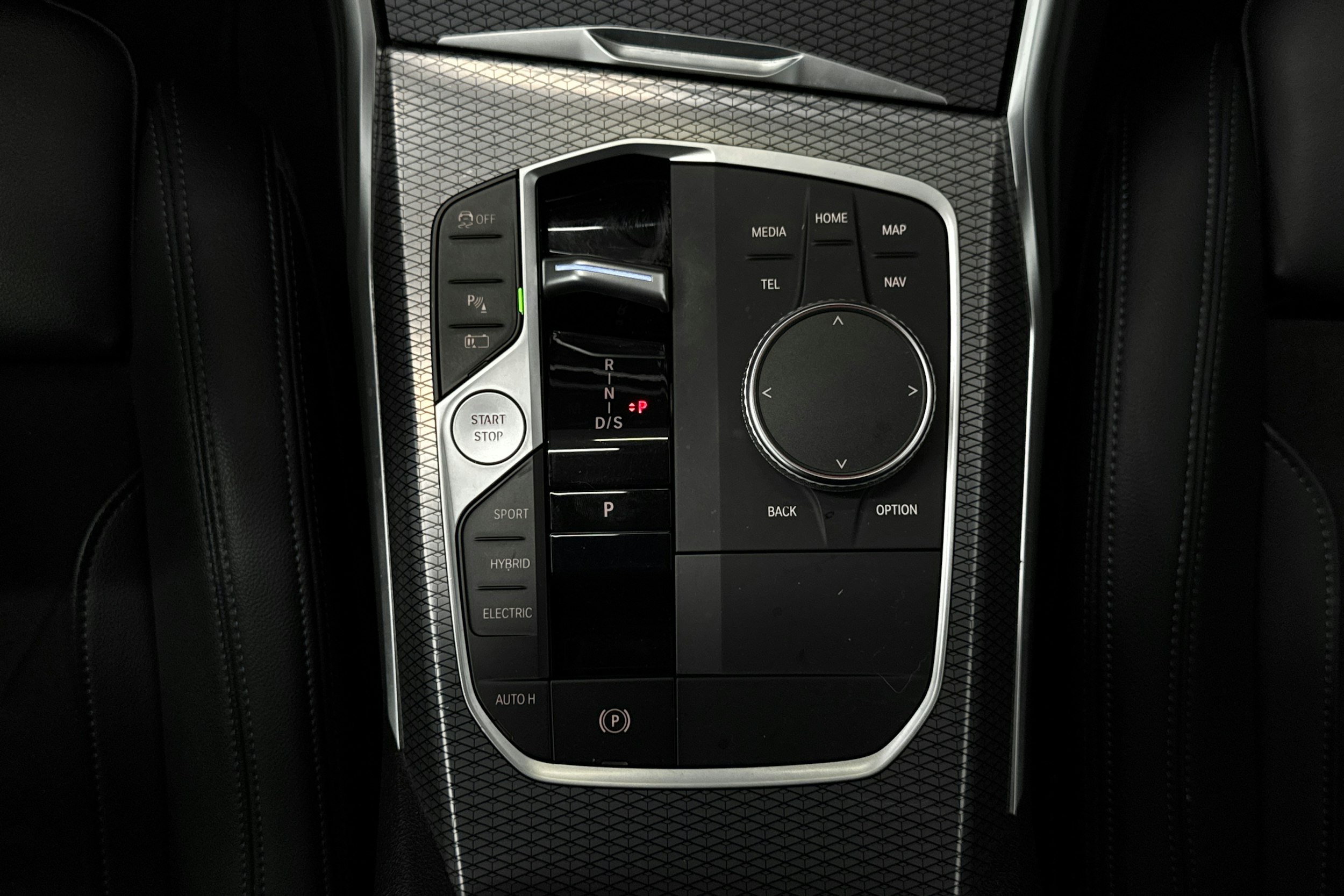 valkoinen BMW 330 2023 kuva 26.