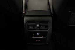 valkoinen BMW 330 2023 kuva 28.