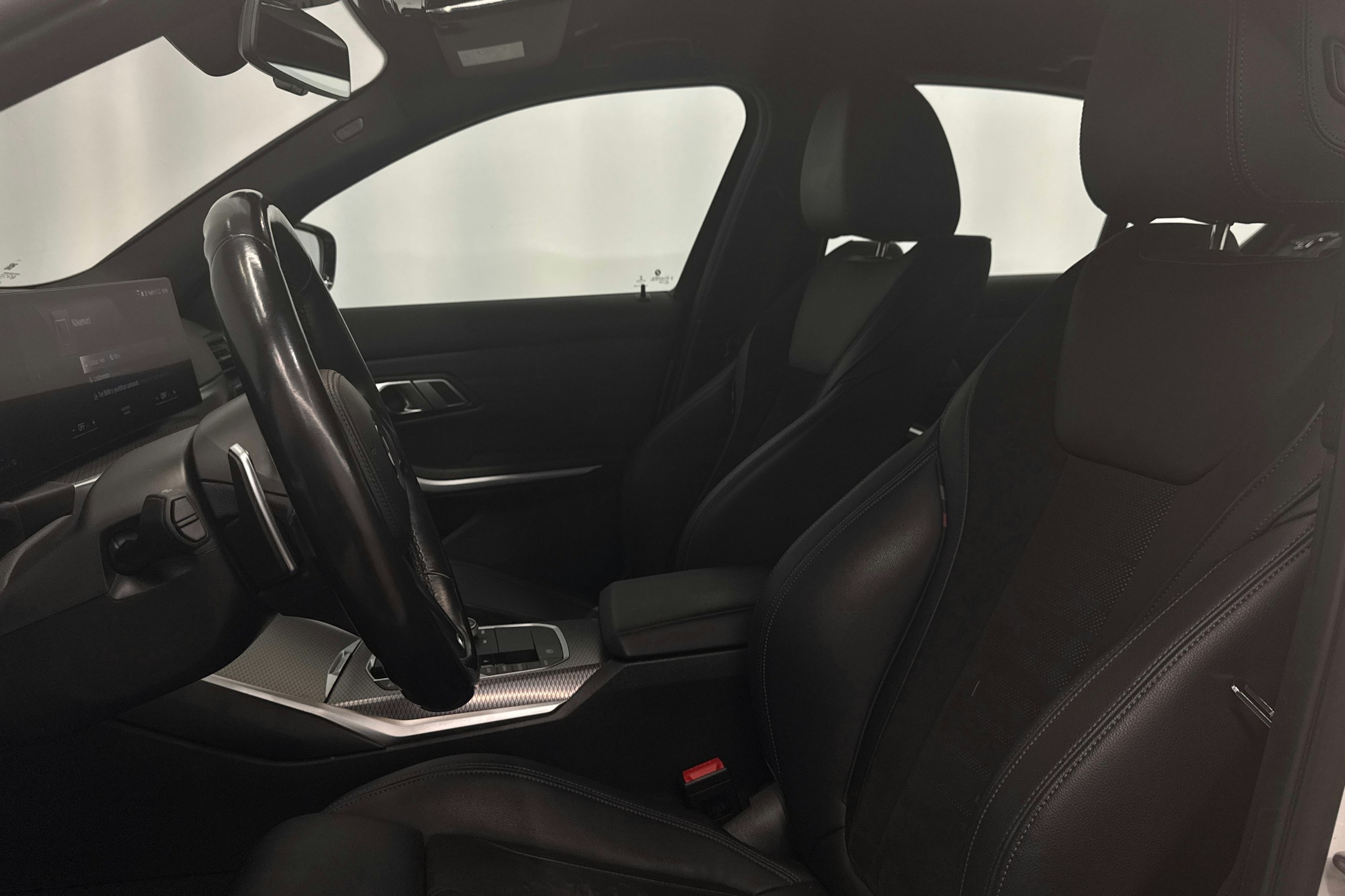 valkoinen BMW 330 2023 kuva 30.