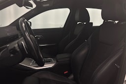 valkoinen BMW 330 2023 kuva 30.