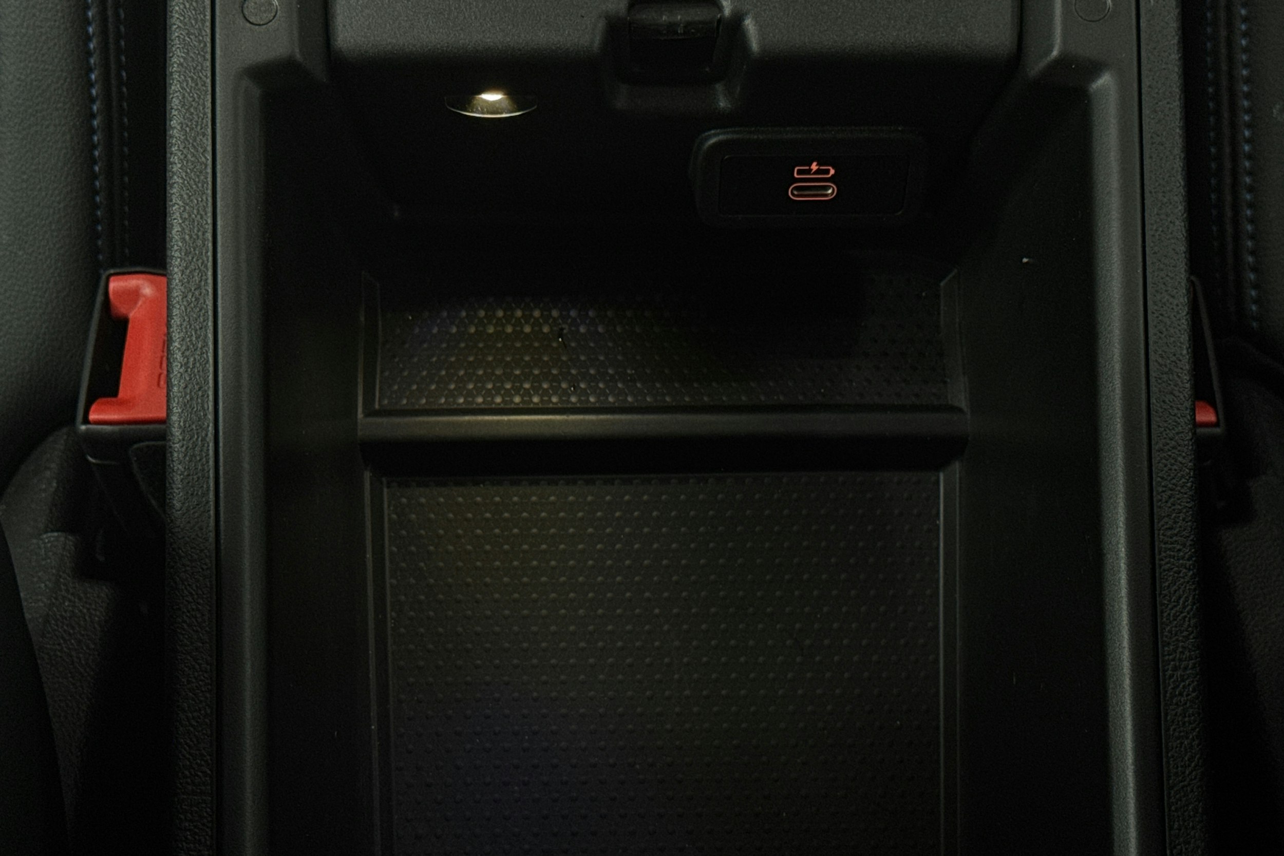 valkoinen BMW 330 2023 kuva 31.