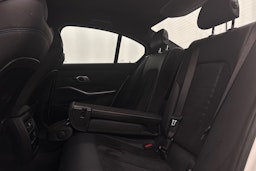 valkoinen BMW 330 2023 kuva 33.