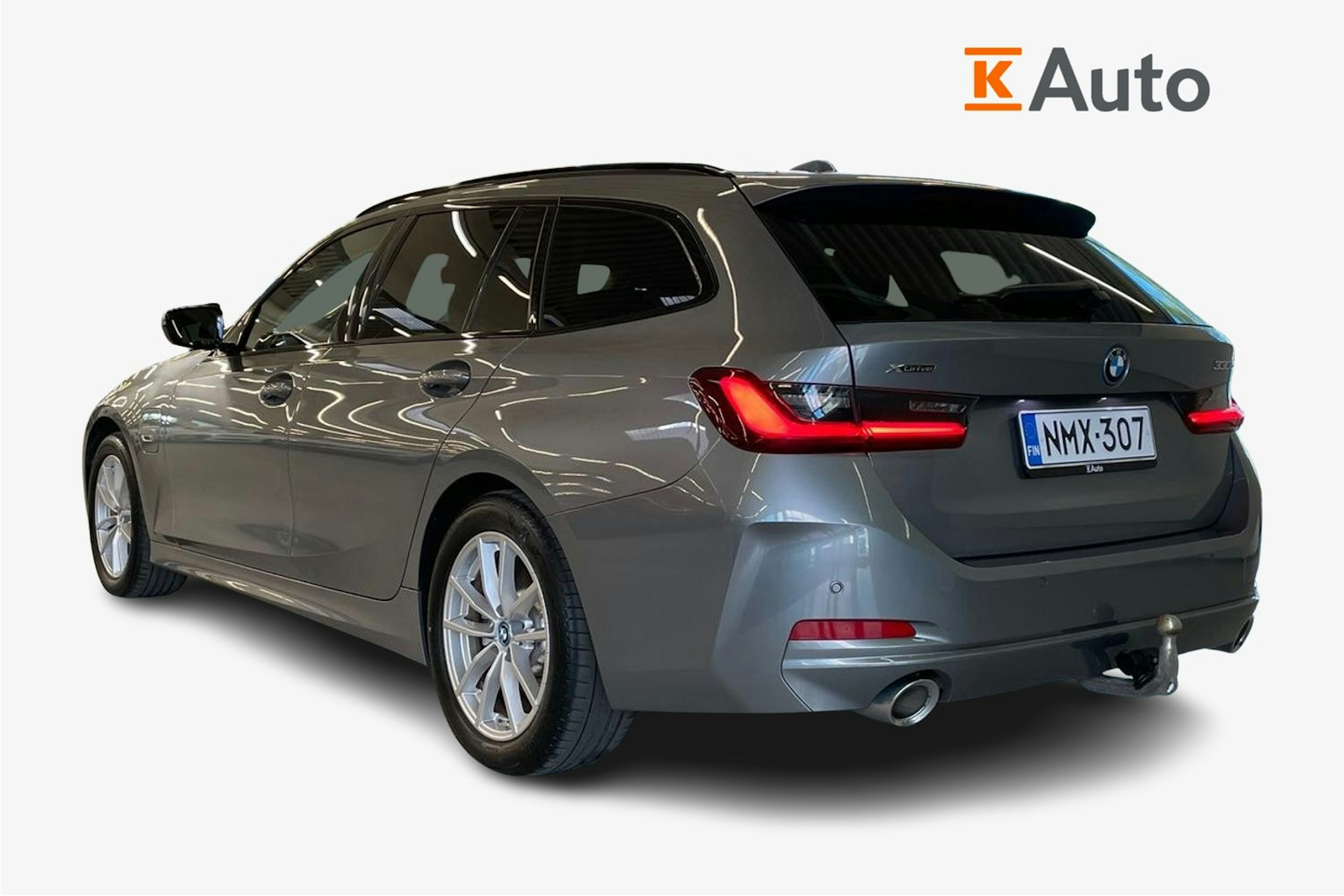 harmaa BMW 330 2023 kuva 2.