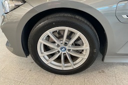 harmaa BMW 330 2023 kuva 11.