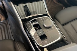 harmaa BMW 330 2023 kuva 19.