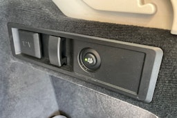 harmaa BMW 330 2023 kuva 26.