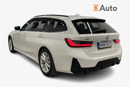 valkoinen BMW 330 2023 kuva 2.