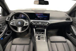 valkoinen BMW 330 2023 kuva 7.