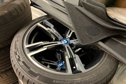 valkoinen BMW 330 2023 kuva 10.