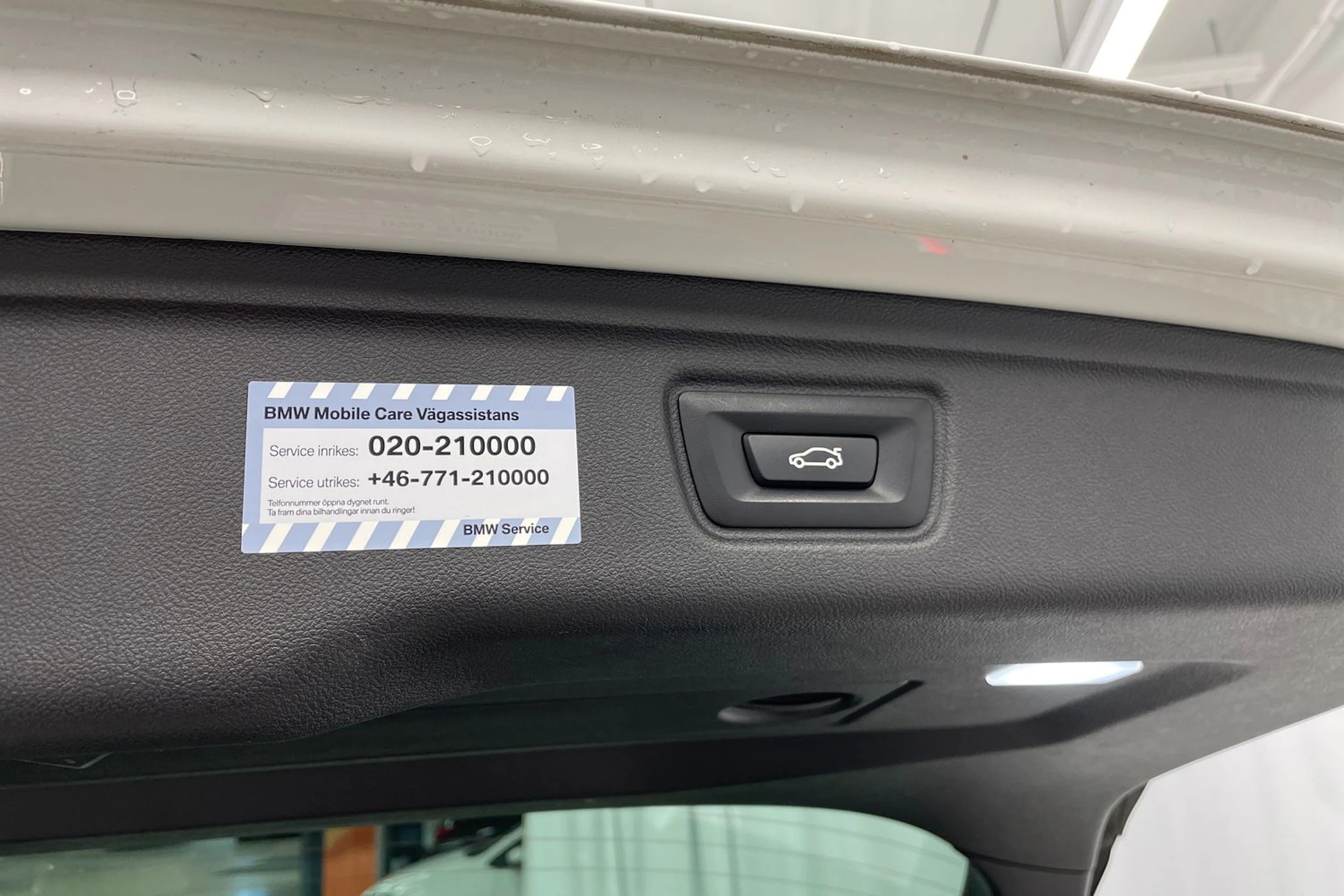 valkoinen BMW 330 2023 kuva 12.