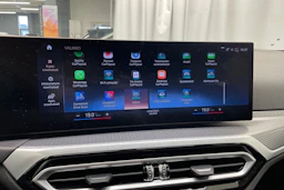 valkoinen BMW 330 2023 kuva 19.