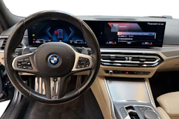 musta BMW 330 2023 kuva 9.