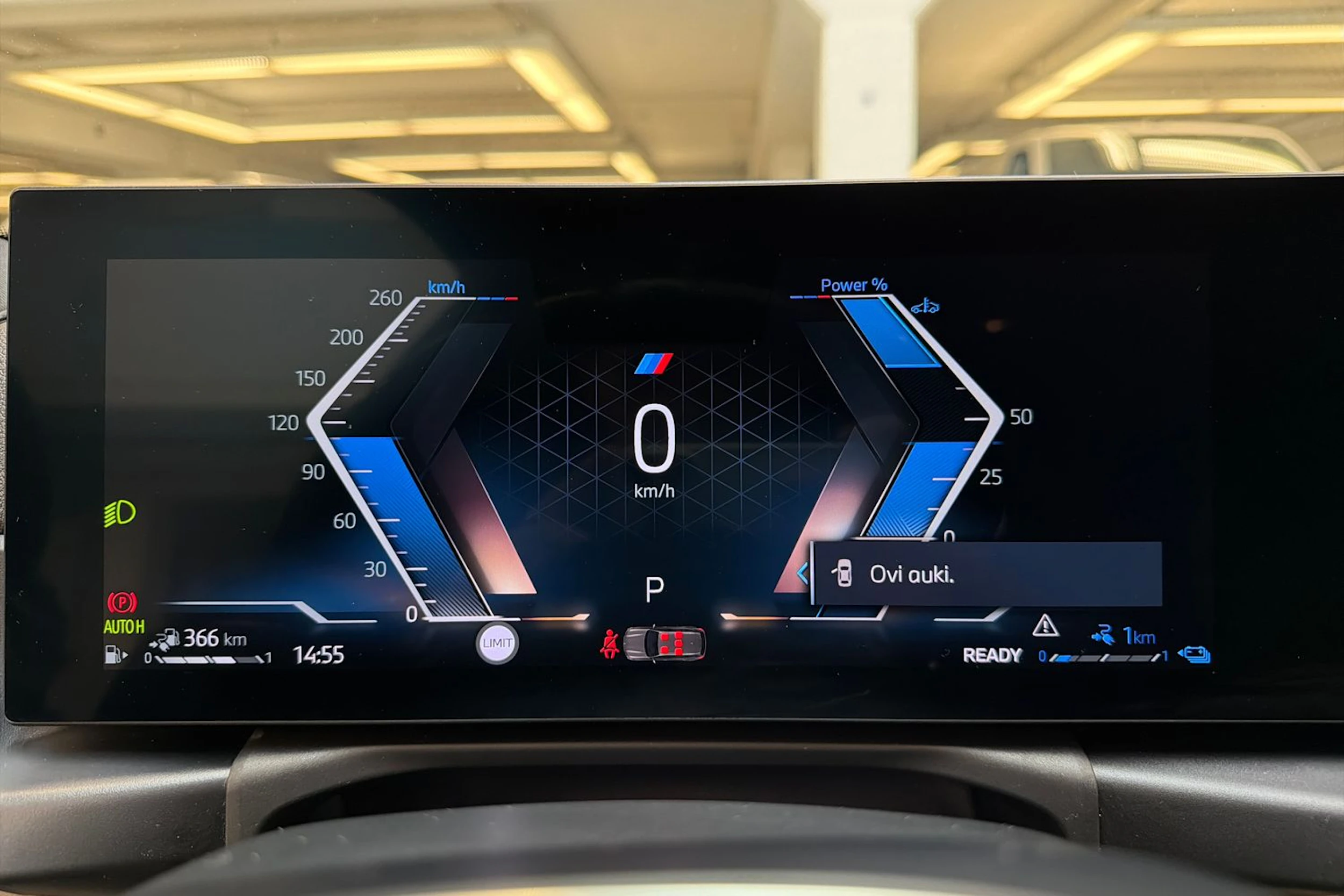 musta BMW 330 2023 kuva 15.