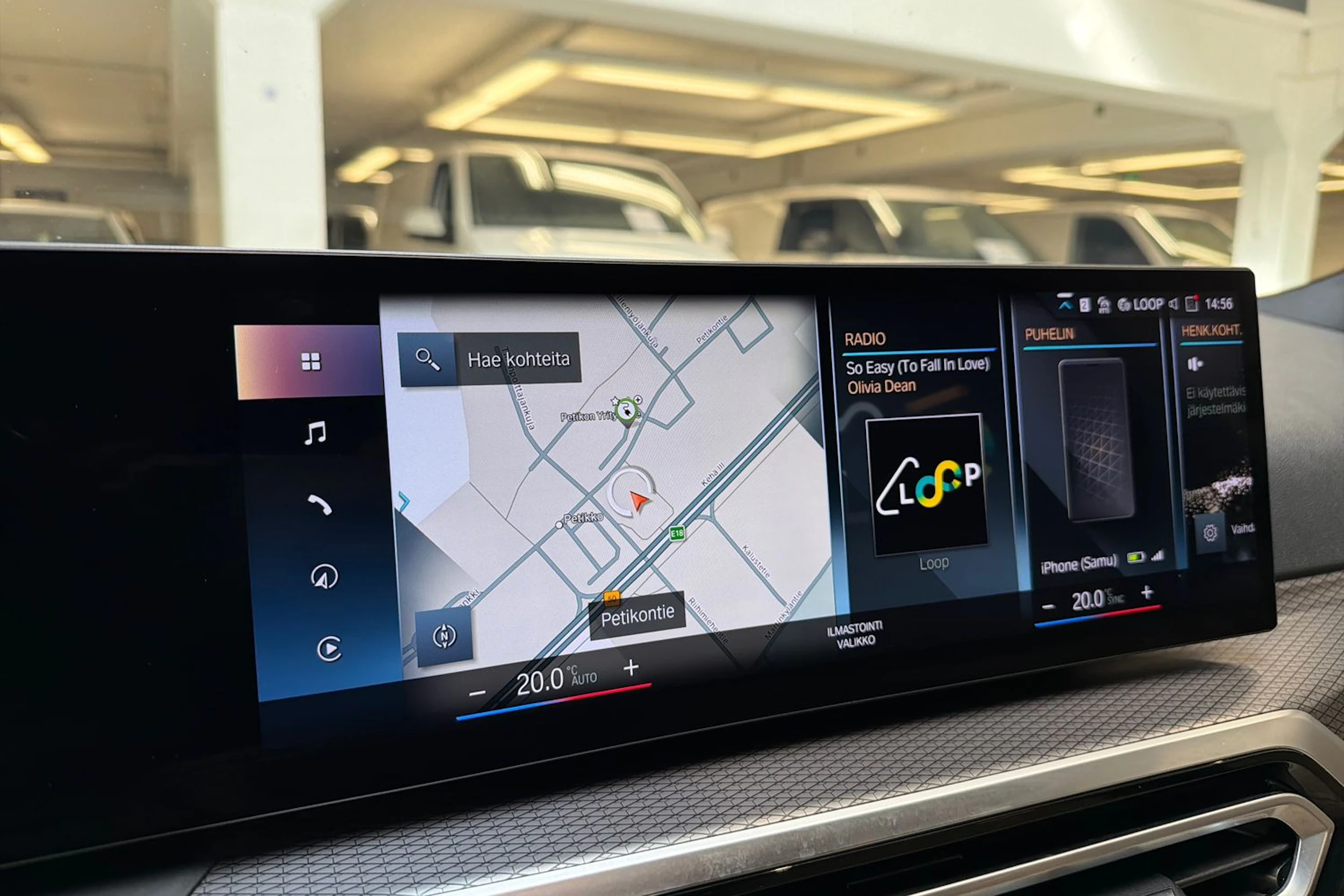 musta BMW 330 2023 kuva 16.