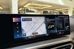 musta BMW 330 2023 kuva 16.