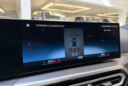 musta BMW 330 2023 kuva 17.