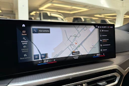 musta BMW 330 2023 kuva 18.