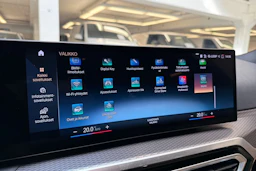 musta BMW 330 2023 kuva 19.