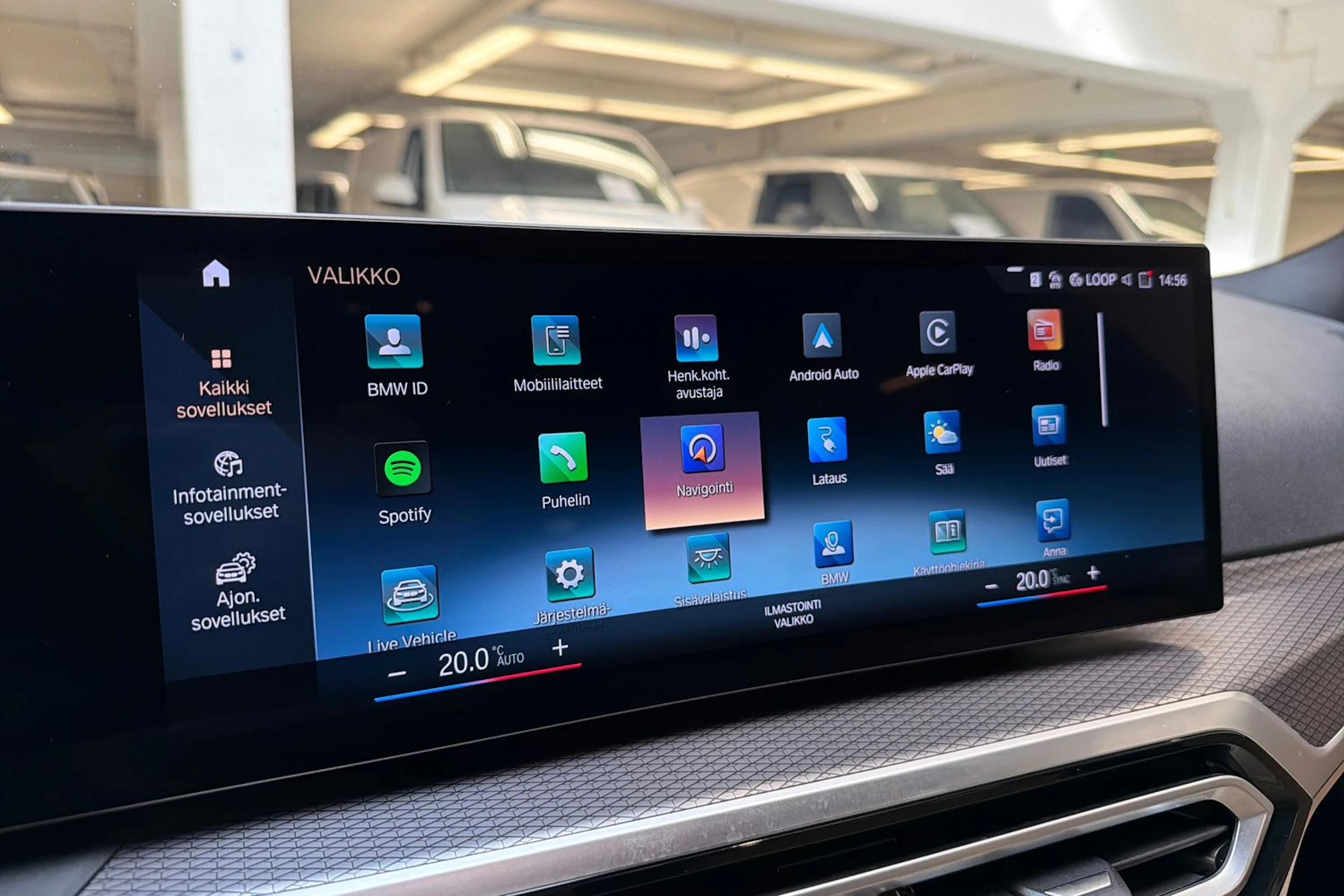 musta BMW 330 2023 kuva 20.