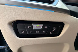 musta BMW 330 2023 kuva 26.