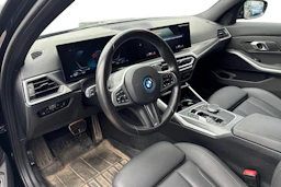 Musta BMW 330 2024 kuva 3.