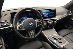 Musta BMW 330 2024 kuva 6.