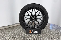 Musta BMW 330 2024 kuva 10.