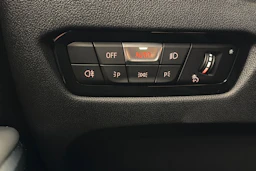 Musta BMW 330 2024 kuva 28.