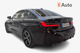musta BMW 330 2025 kuva 3.