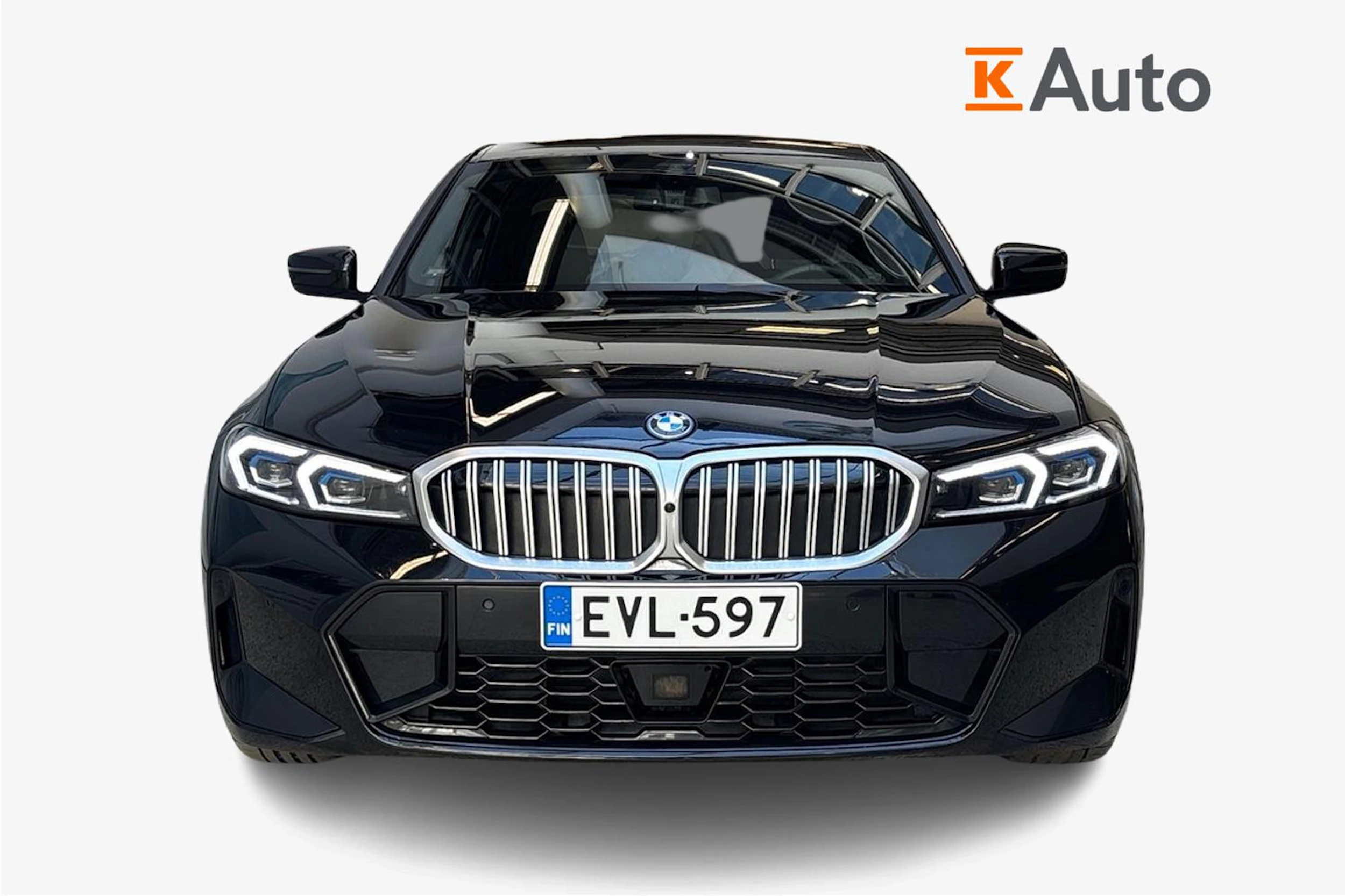 musta BMW 330 2025 kuva 5.