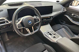 musta BMW 330 2025 kuva 8.