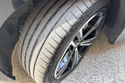 musta BMW 330 2025 kuva 13.