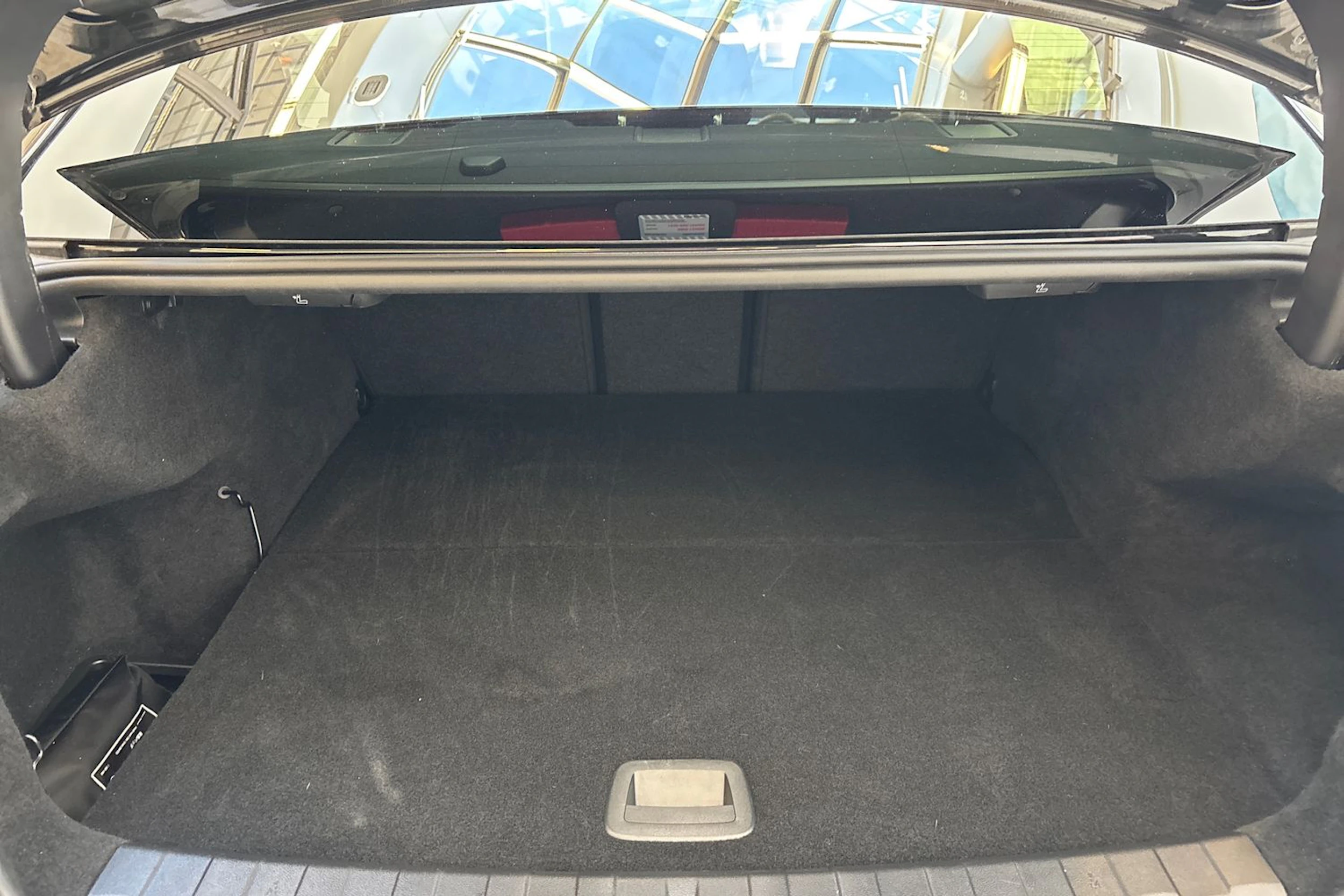 musta BMW 330 2025 kuva 16.